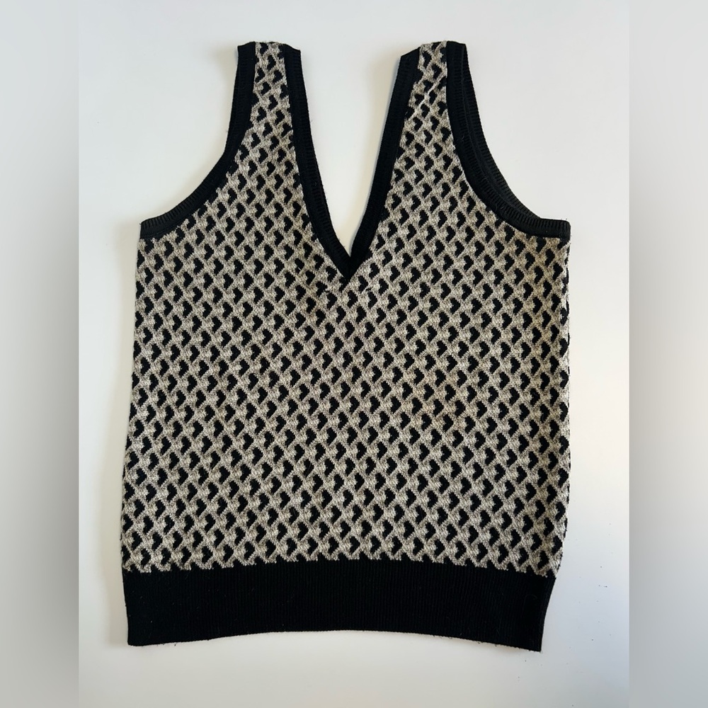 Zara V Neck Knit Sweater Vest geometric arrows